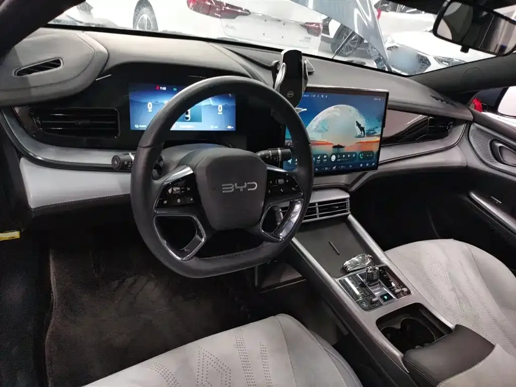 BYD Seal — фото 3