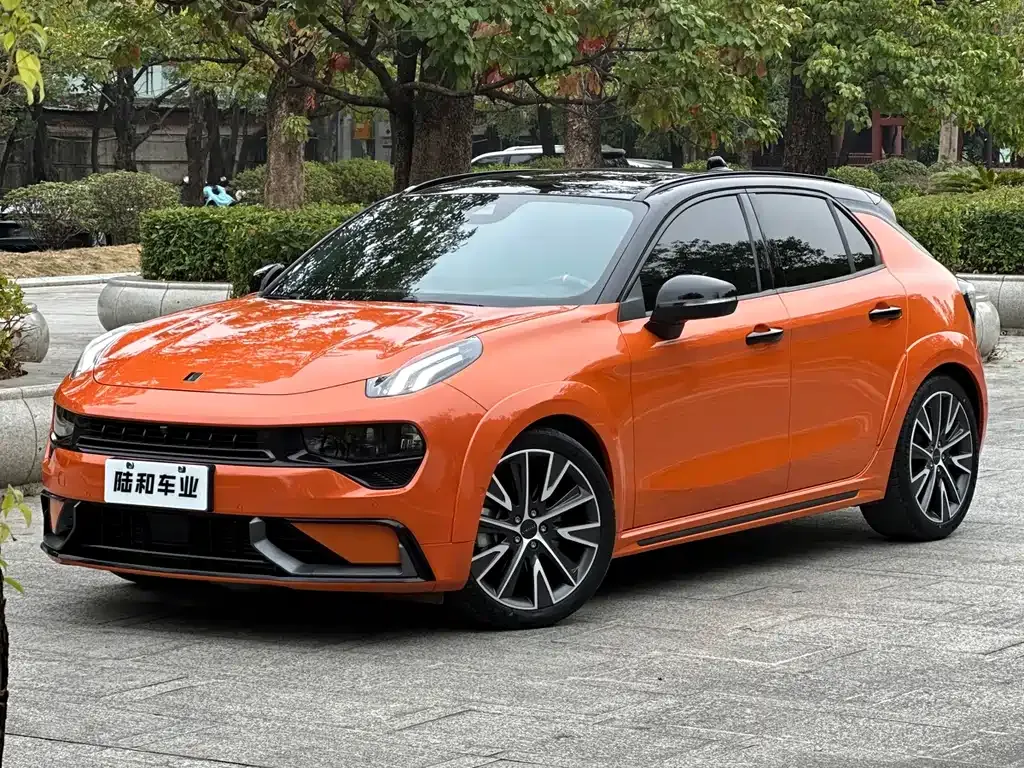 Lynk & Co 02 Hatchback — фото 1