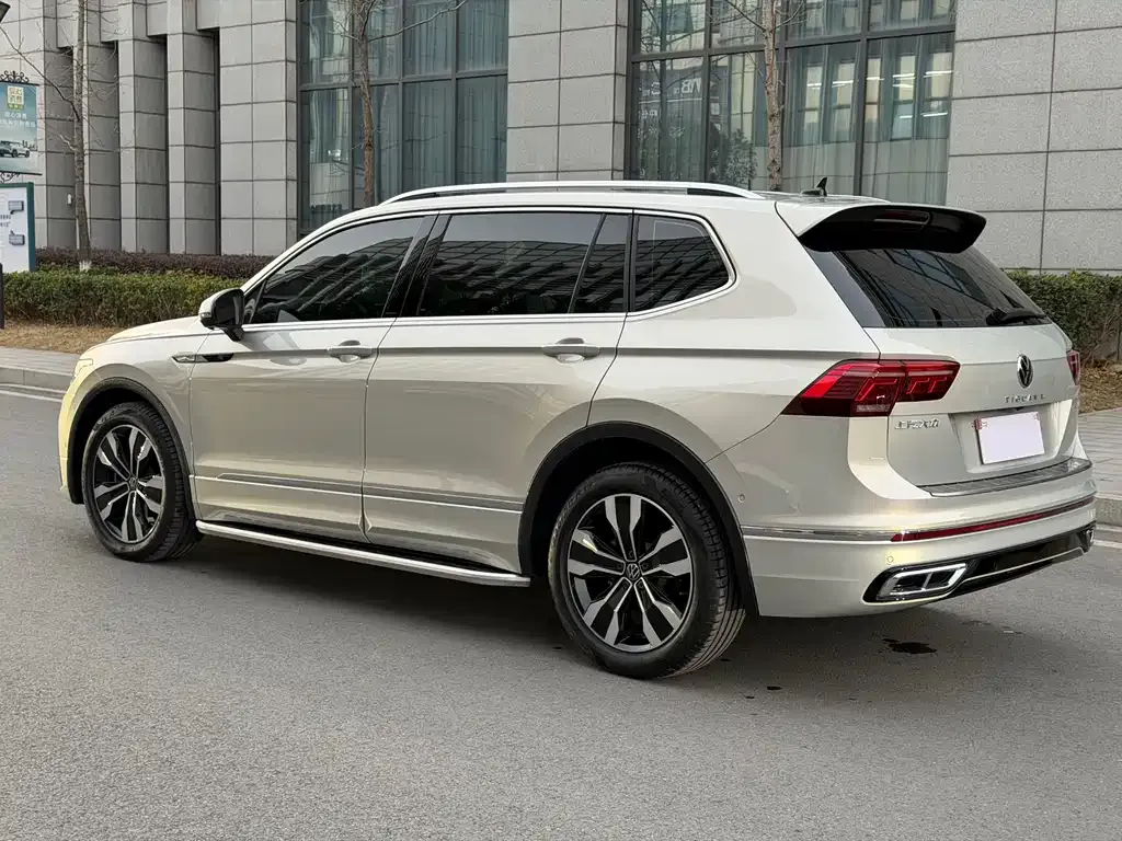 Volkswagen Tiguan L — фото 10