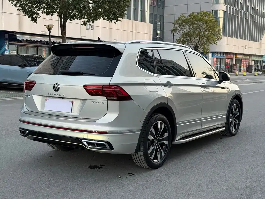Volkswagen Tiguan L — фото 8