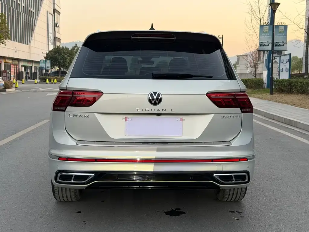 Volkswagen Tiguan L — фото 9