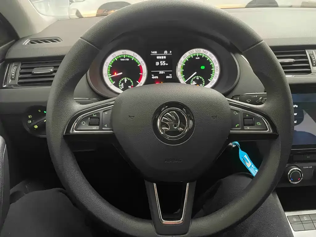 Skoda Octavia — фото 8