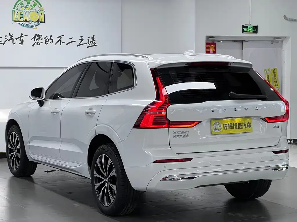 Volvo XC60 — фото 9