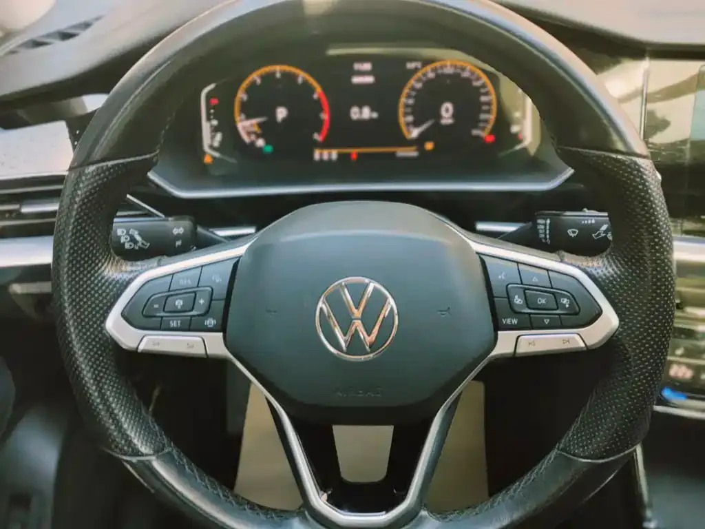 Volkswagen Passat — фото 10