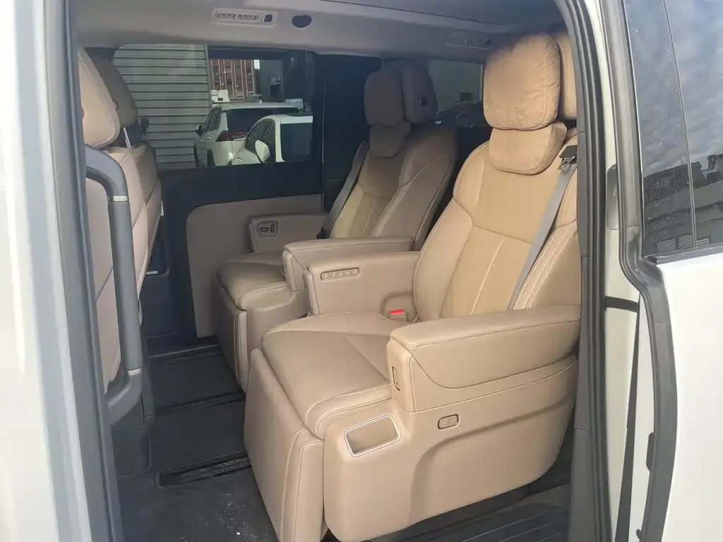 Li Auto MEGA — фото 2