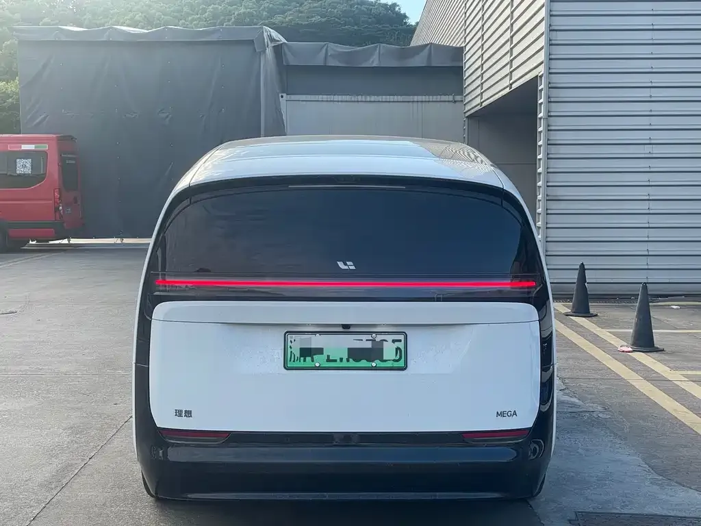 Li Auto MEGA — фото 6
