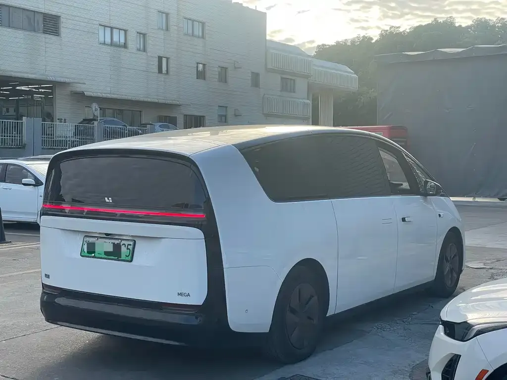 Li Auto MEGA — фото 3
