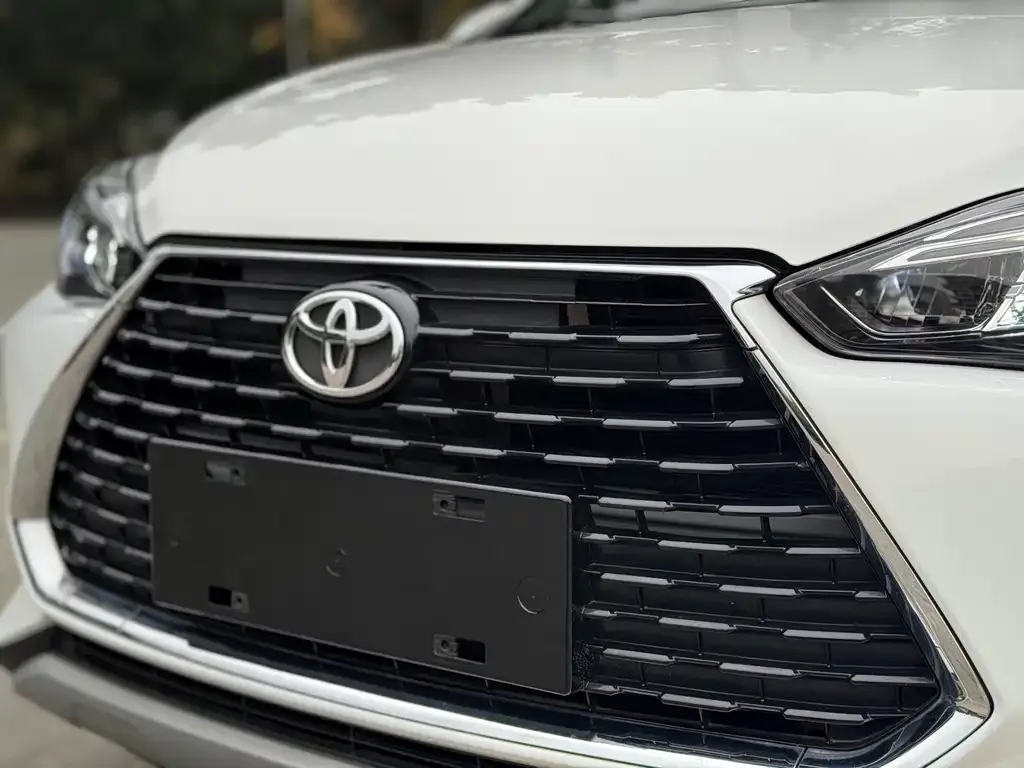 Toyota Yaris L — фото 10