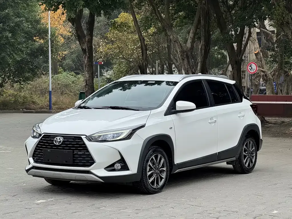 Toyota Yaris L — фото 2