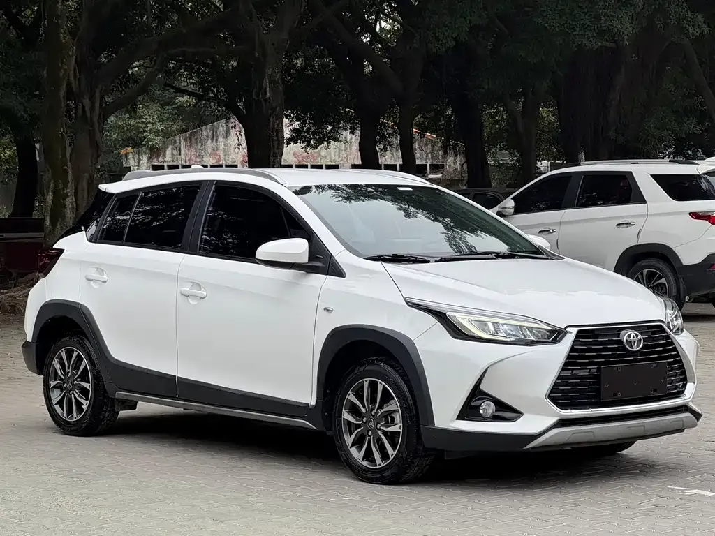Toyota Yaris L — фото 8