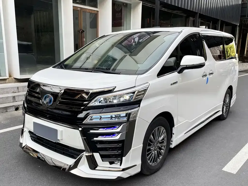 Toyota Vellfire — фото 1