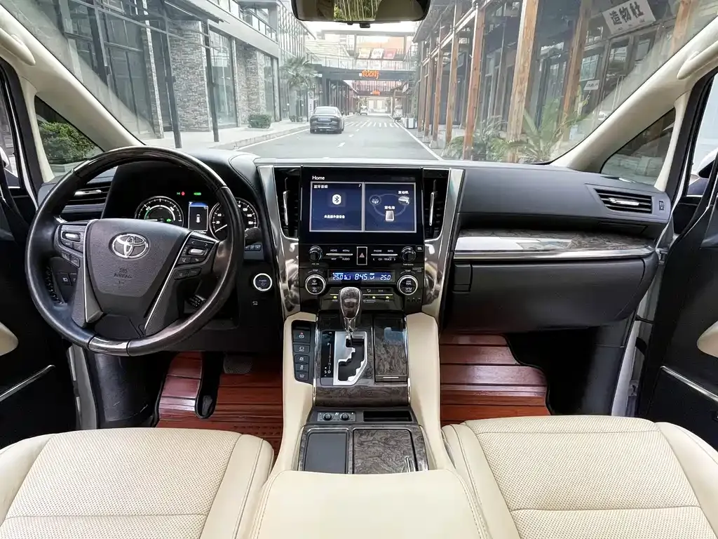 Toyota Vellfire — фото 7