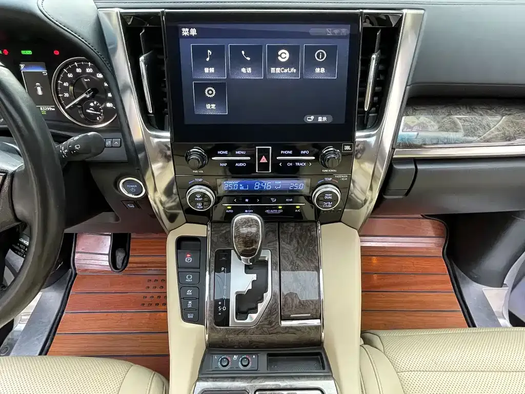Toyota Vellfire — фото 10