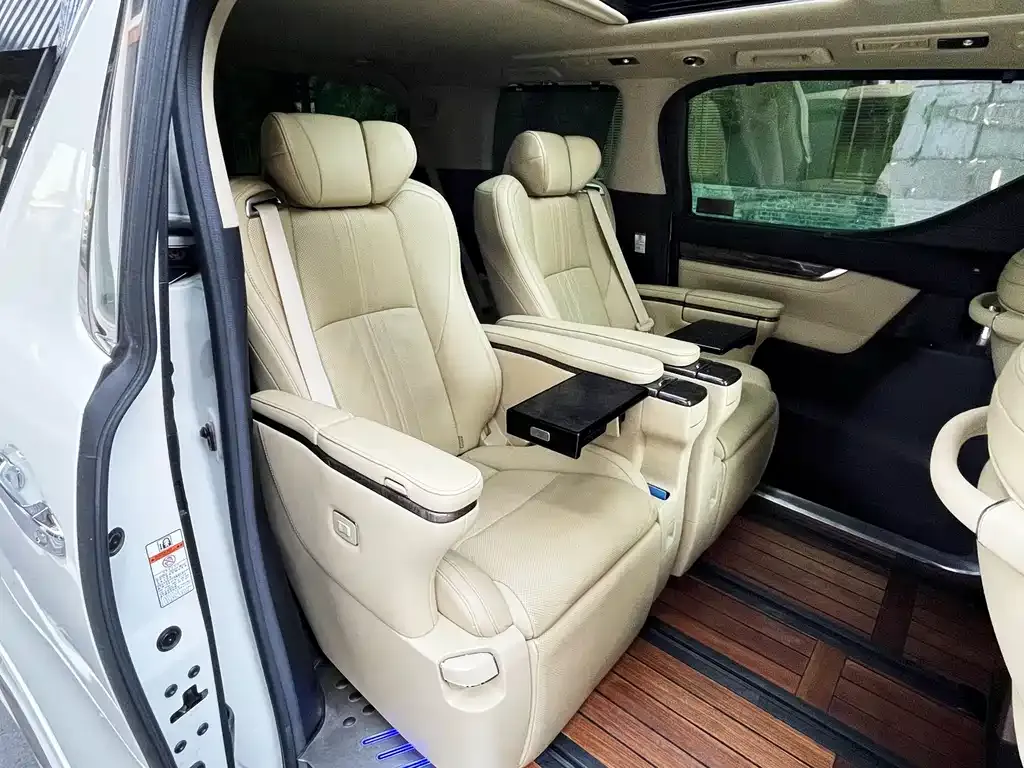 Toyota Vellfire — фото 8