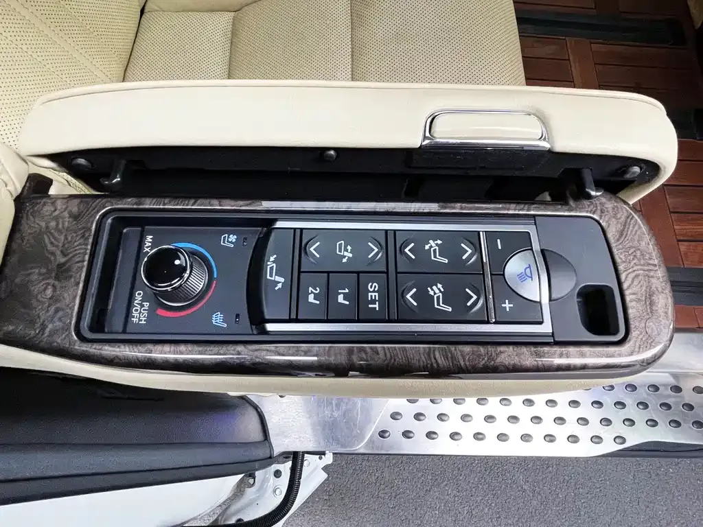 Toyota Vellfire — фото 3