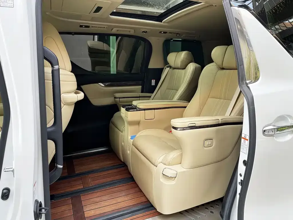 Toyota Vellfire — фото 9