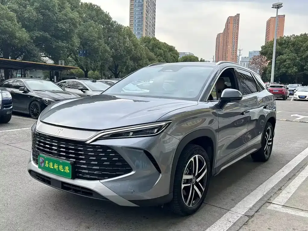 BYD L DM-i — фото 1