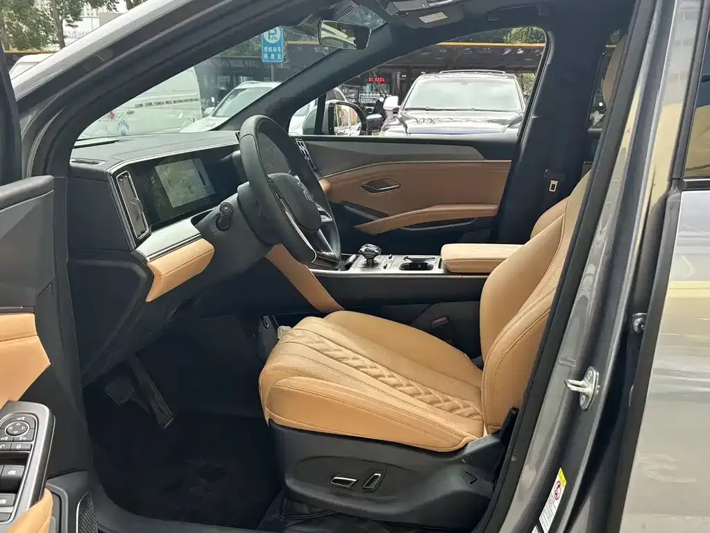 BYD L DM-i — фото 3