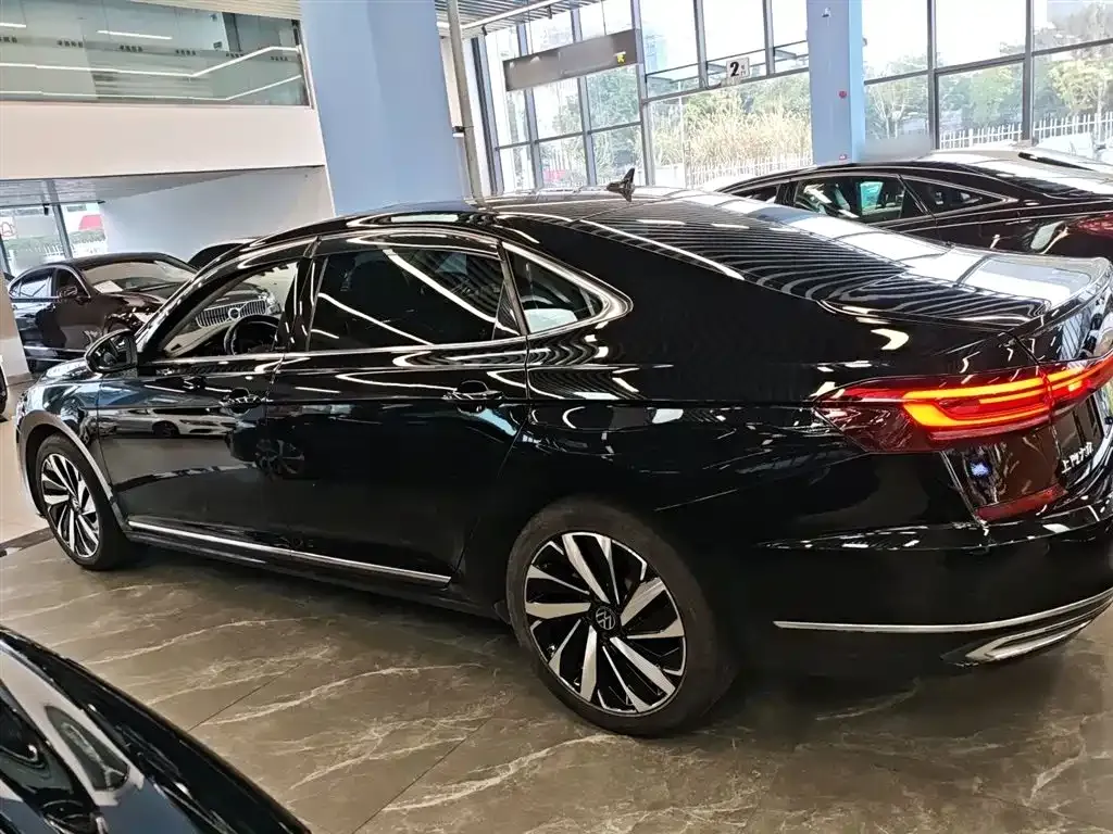 Volkswagen Passat — фото 10