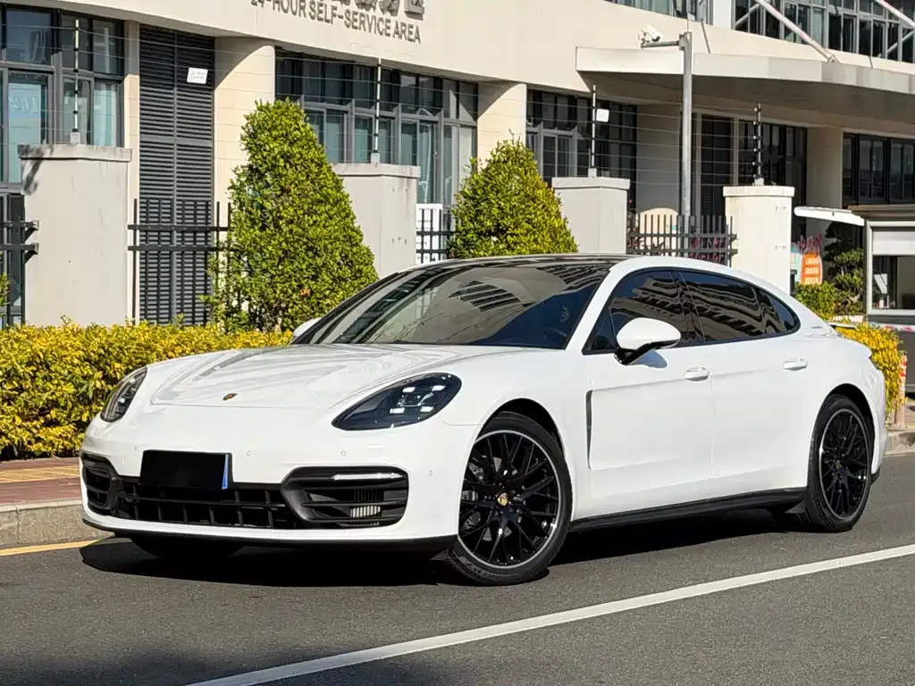 Porsche Panamera — фото 1