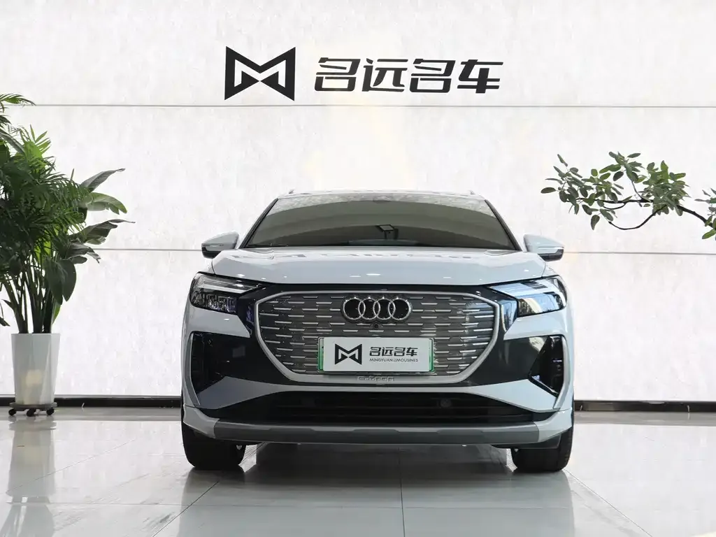 Audi Q4 e-tron — фото 2