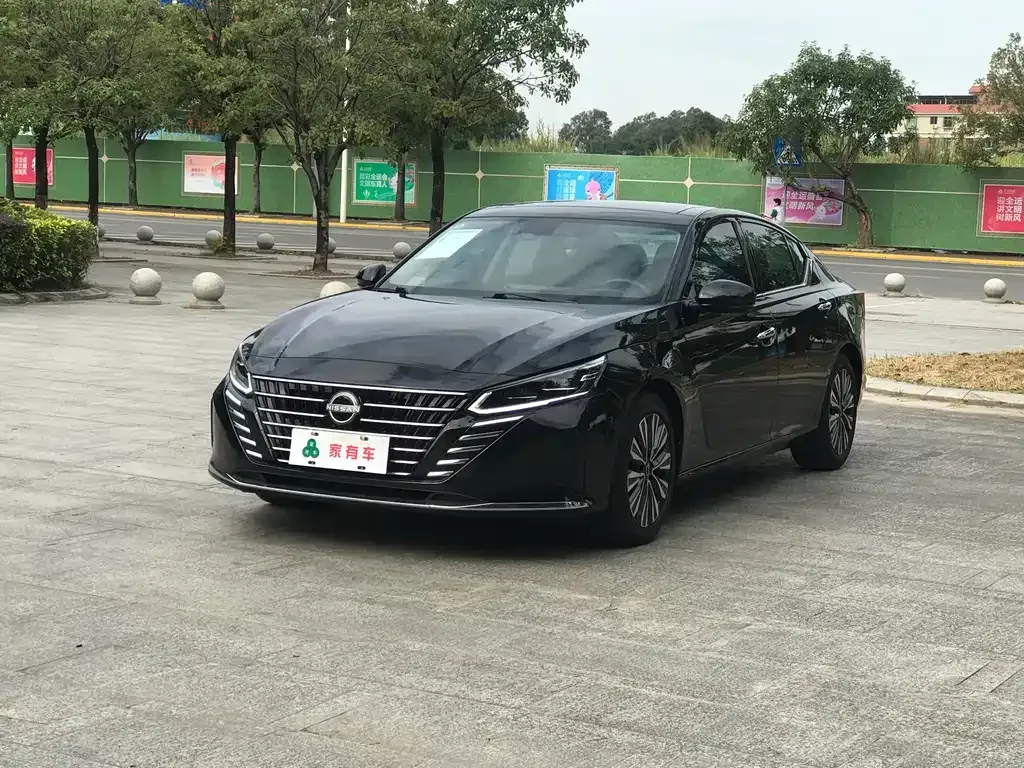 Nissan Teana — фото 1
