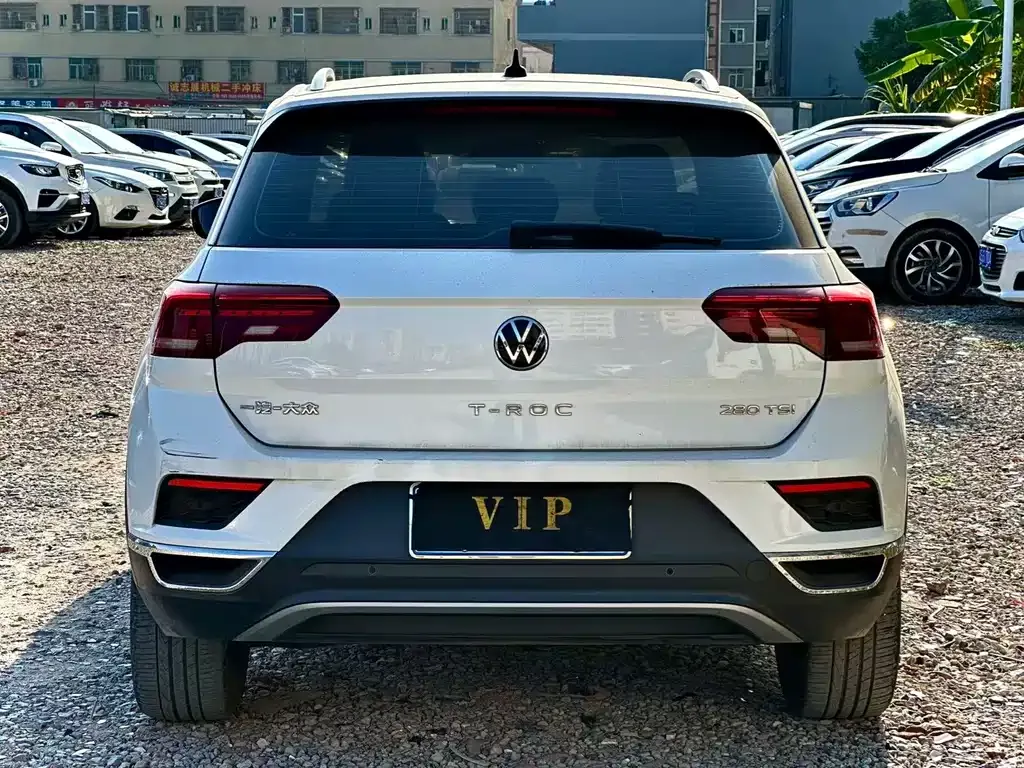 Volkswagen T-Roc — фото 9