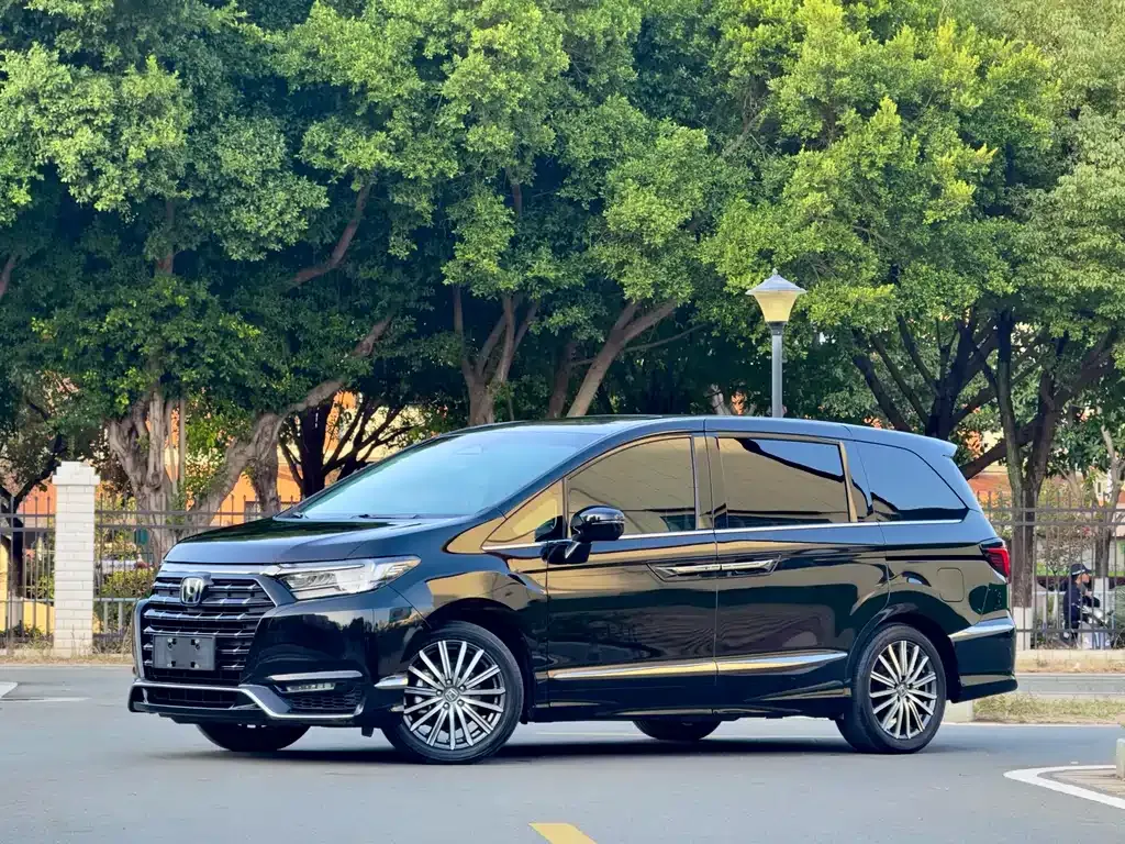 Honda Elysion — фото 1