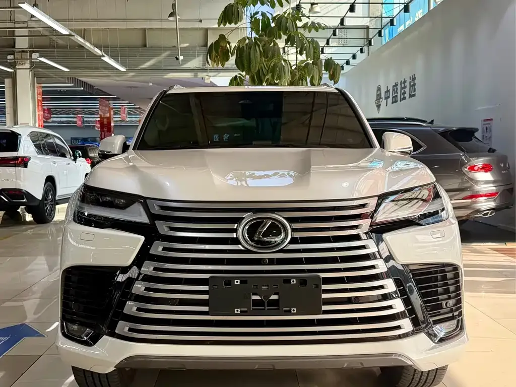 Lexus LX — фото 1