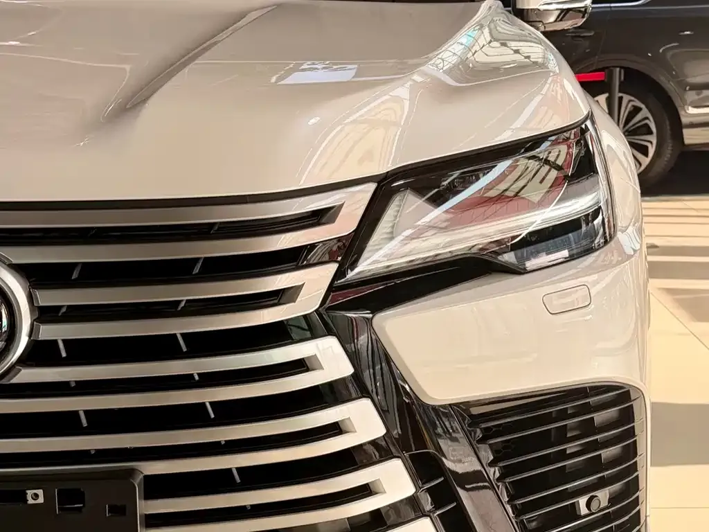 Lexus LX — фото 5