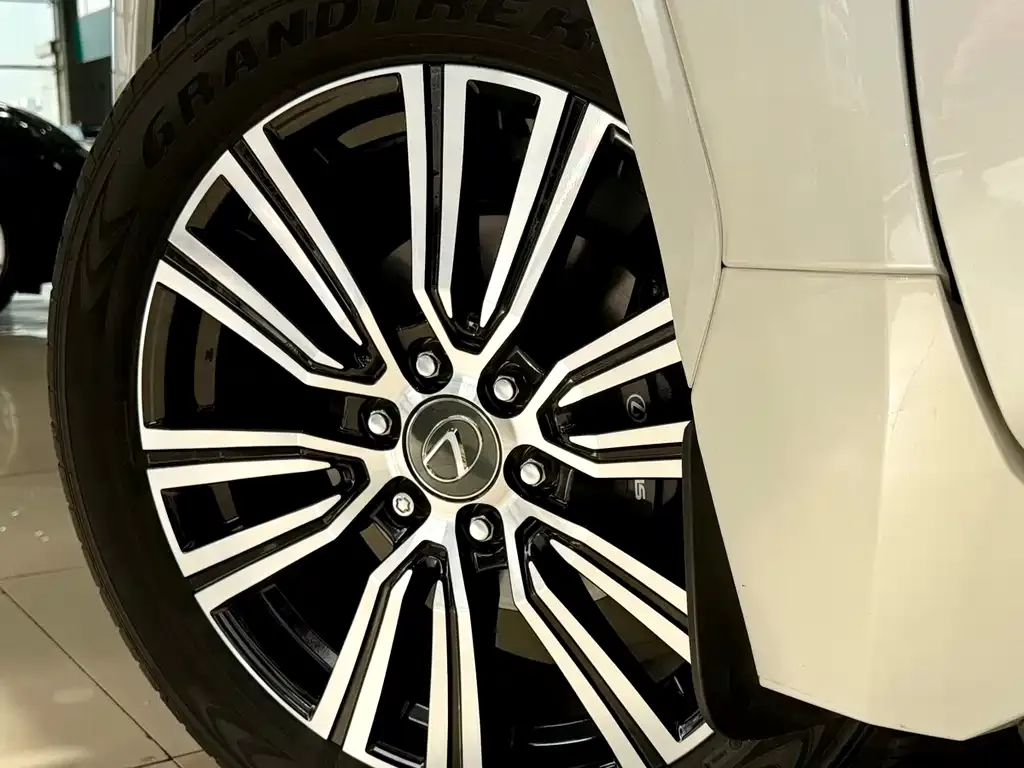 Lexus LX — фото 7