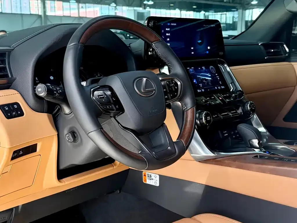 Lexus LX — фото 10