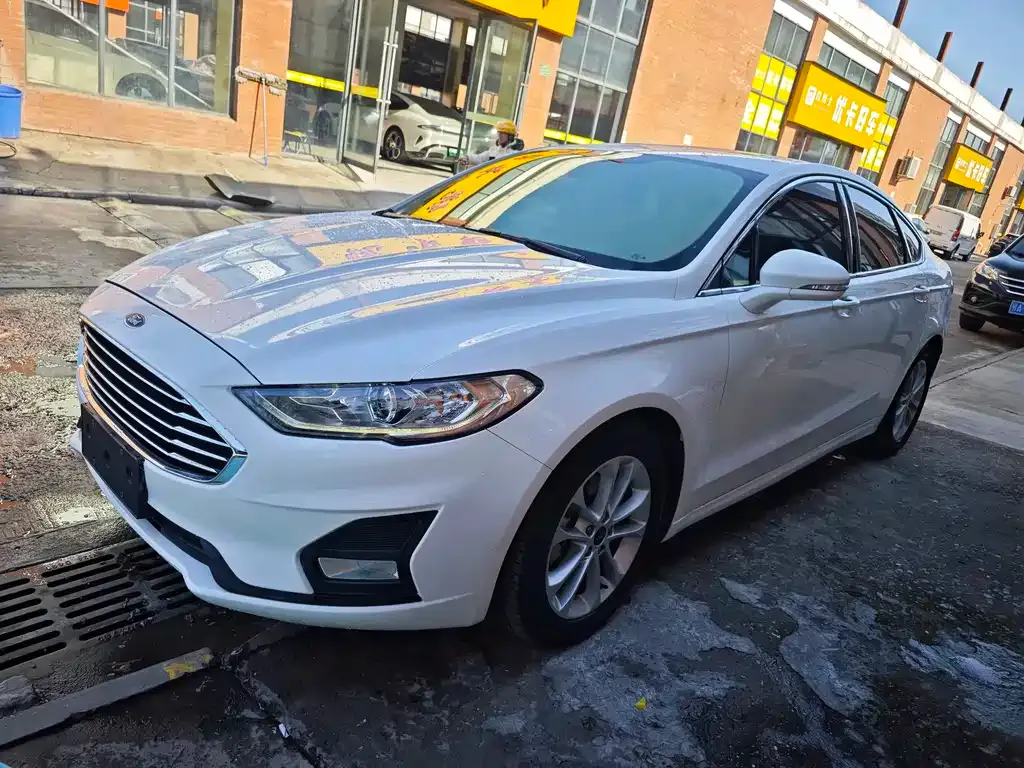 Ford Mondeo — фото 1