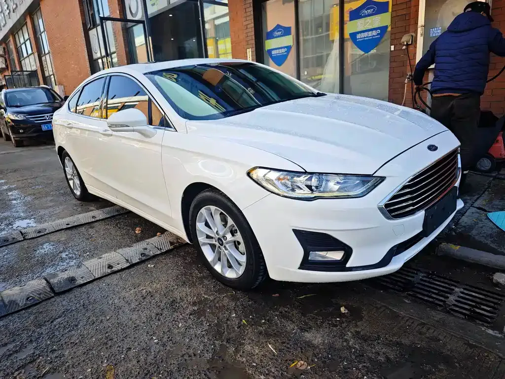 Ford Mondeo — фото 9