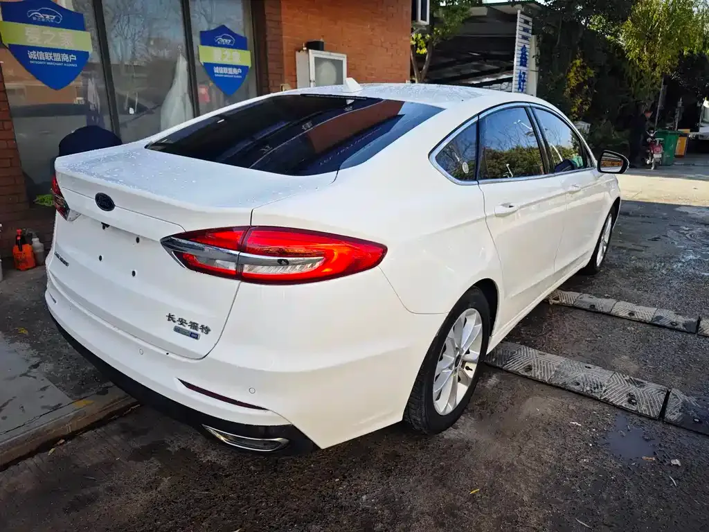 Ford Mondeo — фото 8