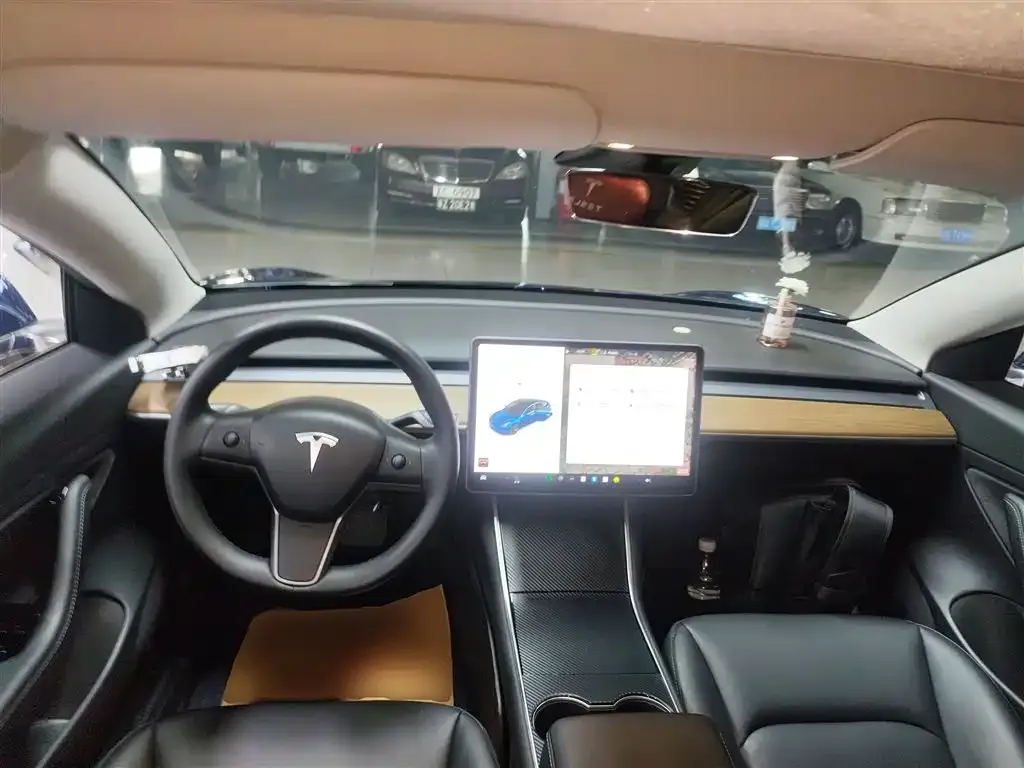 Tesla Model 3 — фото 10
