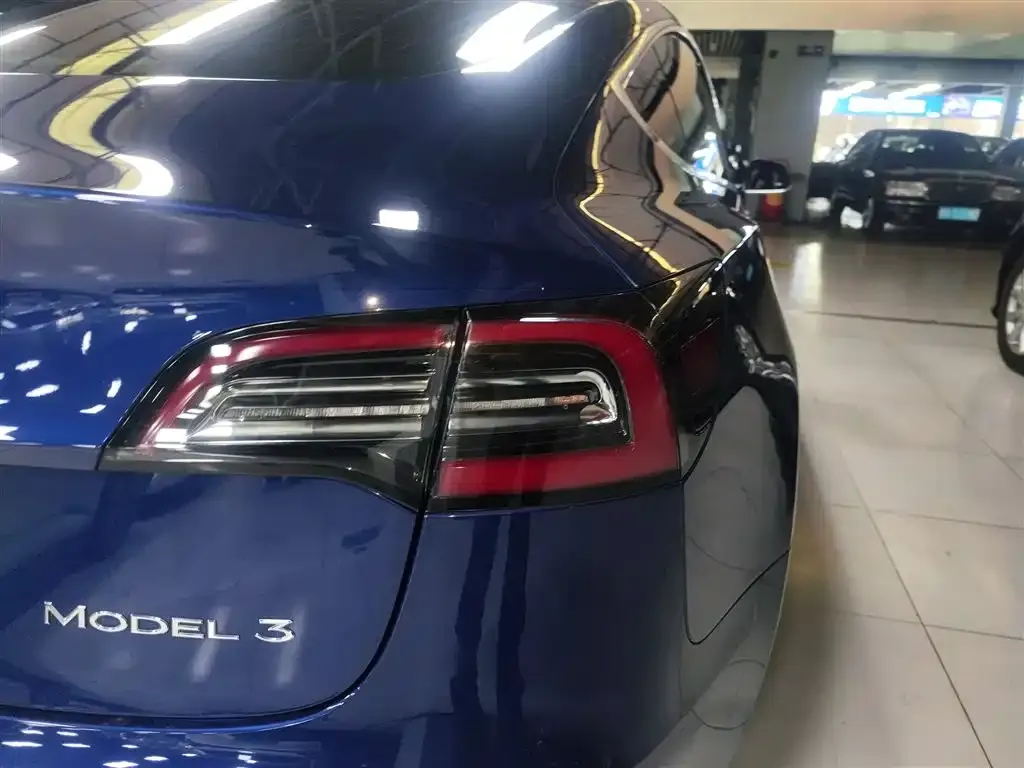 Tesla Model 3 — фото 4