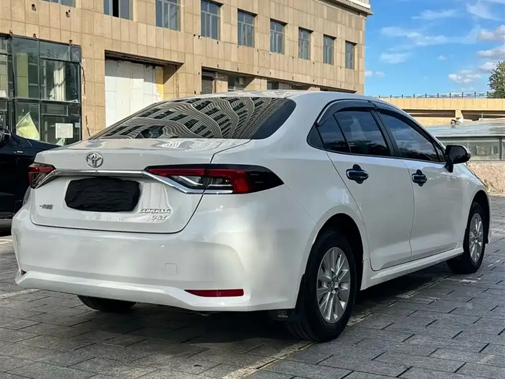Toyota Corolla — фото 5