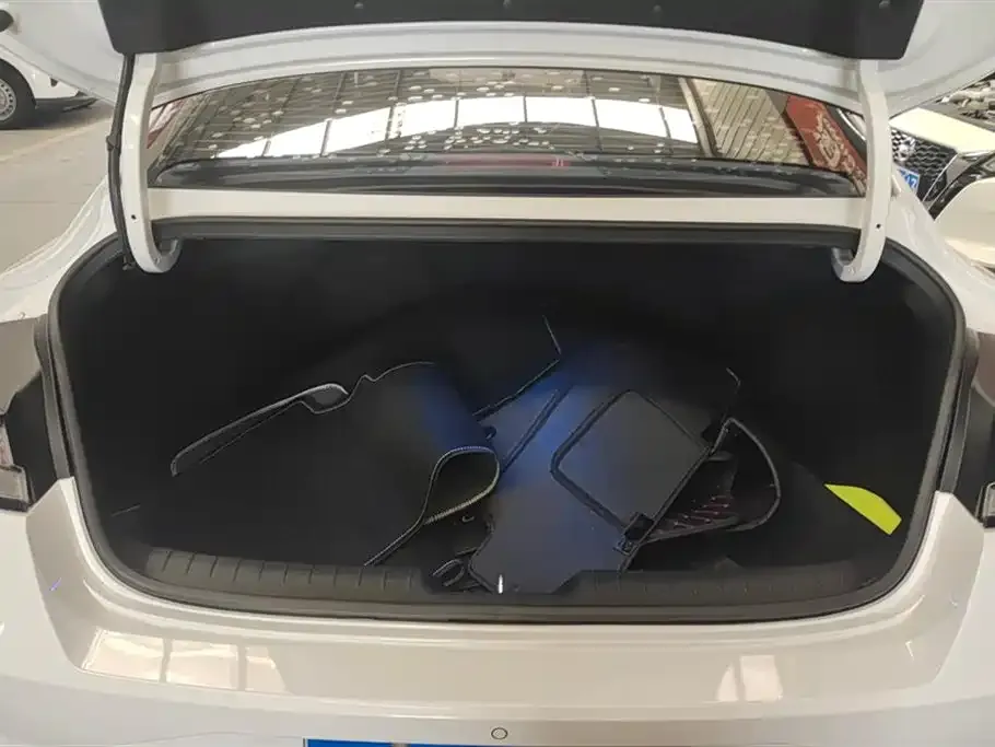 Hyundai Elantra — фото 3