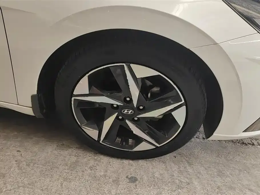 Hyundai Elantra — фото 4