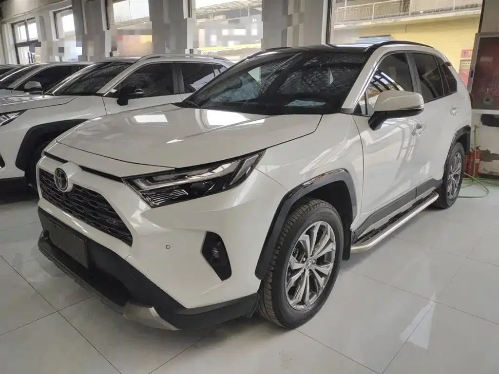 Toyota RAV4 — фото 1