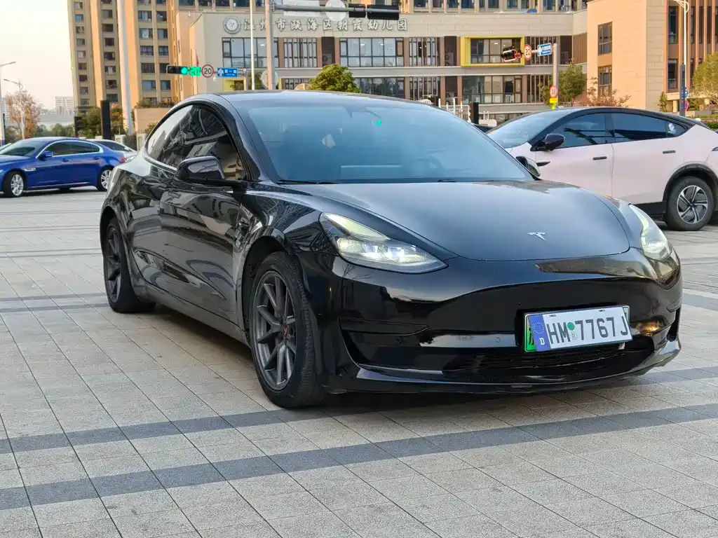 Tesla Model 3 — фото 4