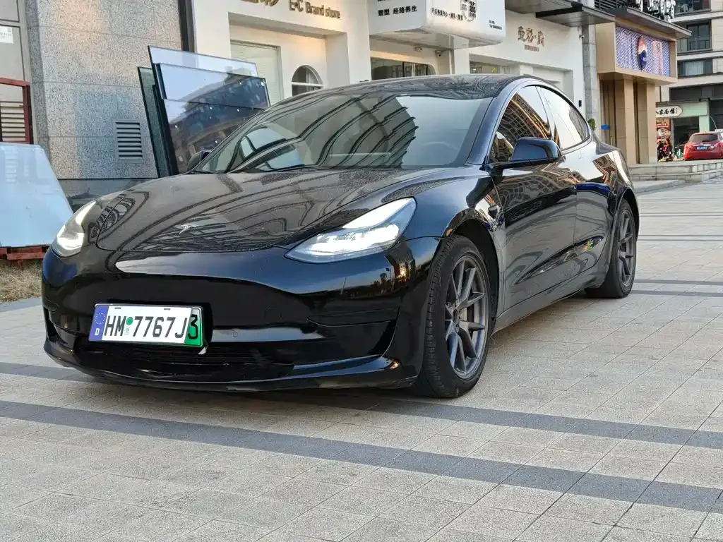 Tesla Model 3 — фото 8