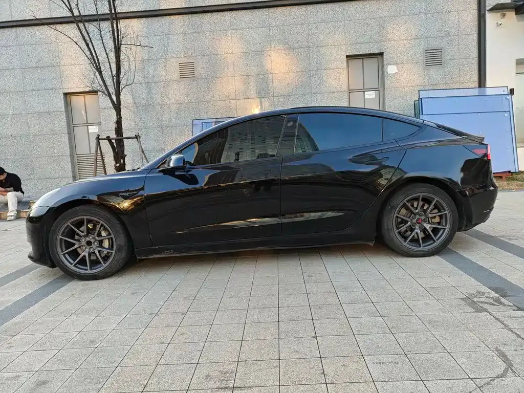 Tesla Model 3 — фото 10