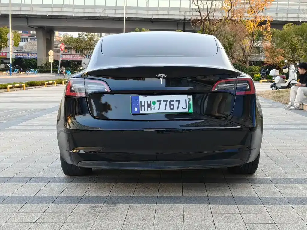 Tesla Model 3 — фото 7