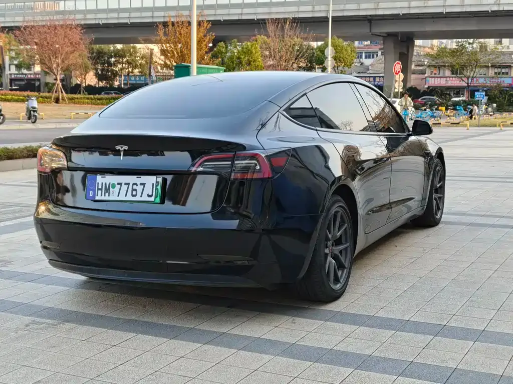 Tesla Model 3 — фото 5