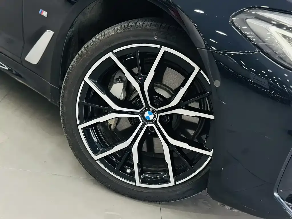 BMW 5 Series — фото 10