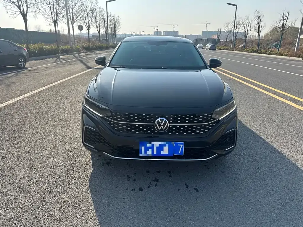 Volkswagen Passat — фото 1