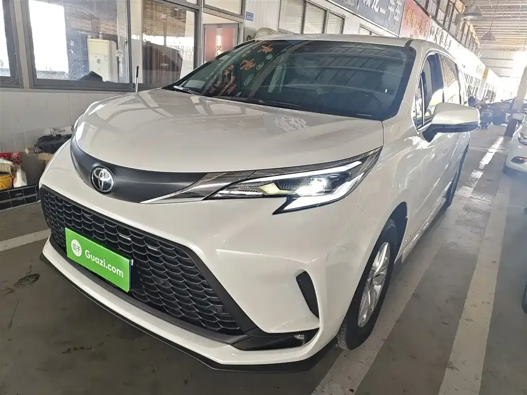 Toyota Granvia — фото 1