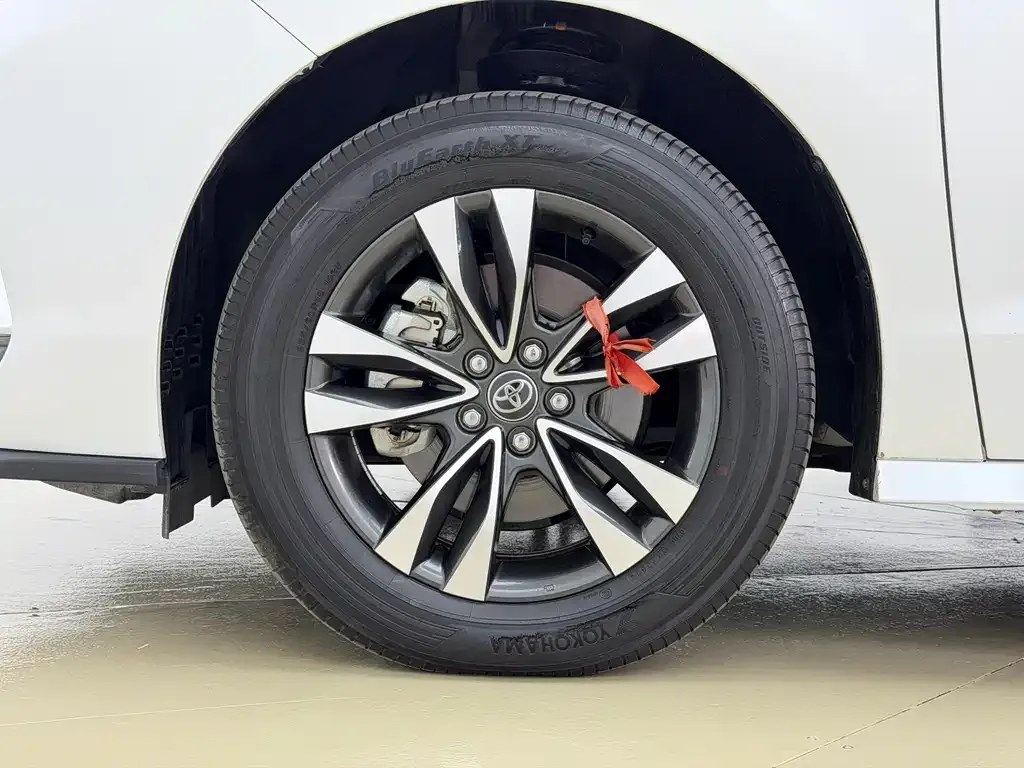 Toyota Granvia — фото 8